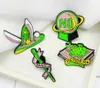 Pins broches sieraden cartoon badge magie hoed pentagram bezem voor vrouwen creatieve bloem email pins kleding rugzak aessories drop leveren