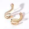 Orecchini di moda di Romad per le donne Temperamento semplice Americano Personalità creativa micro-intarsiata Zircone a forma di serpente a forma di serpente a forma di orecchino Huggi