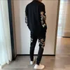 2021 Ny jacka + byxor MEN TRACKSUIT MODA Hombre modeutskrifter Mäns uppsättning Vårens Sports Suit 2 Piece Sets Plus Storlek 5XL Y0831