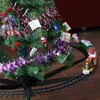 Julelektrisk järnvägsbiltåg Toys Christmas Tree Decoration Train Track Frame Railway Car with Soundlight Christmas Gifts L240116