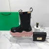 2021 Botas de couro de pneu Plataforma de cor de doces Mulheres Chelsea Bota Curta Top Designer Senhoras Outono Inverno Grosso Sole O tornozelo Tamanho do espólio 35-40