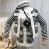 İki Parça Elbise Sonbahar Ve Kış Retro Tek Sıra Düğmeli Ekose Tüvit Ceket + Yüksek Bel Kısa Etek Kadın Yün Setleri