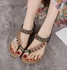 2024 Summer Ladies Trendy Sandals Pärled Retro Rhinestone Stor storlek Flip Flops Women National Style Fashion Beach Sandals Shoes