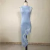 시작 비대칭 물결 모양의 밑단 라운드 칼라 스카이 블루 블랙 스트라이프 니트 민소매 드레스 섹시한 여성 뜨개질 드레스 210607