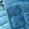 秋の冬の柔らかい豪華なソファーカバーの厚さのフランネルソファータオルクッションの毛布の毛布のための毛布のための毛布は囲まれています