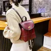 Mały plecak w stylu Retro Ladies 2021 Fashion PU Leather Design wysokiej jakości Mini rozrywka na zakupy Anti-theft mała torba shcool pocket