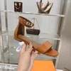 Créateur de mode dernières sandales plates pour femmes en cuir souple confortable luxe belle 35-42 parfait personnalisé