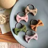 1 Sztuk Suede Bow Włosy Krawaty Liny Elastyczne Zespoły Do Włosów Scrunchies Girls Hair Klipy Spinki Do Włosów Barrettes Dzieci 5 cm Dziewczyny Akcesoria