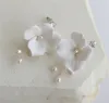 白いセラミックフラワーイヤリングウェディングブライダルジュエリーセット淡水真珠花花フローラルイヤリングファッションチャームドロップロングドロップ270i