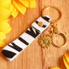 1pcs Flower Pendant Leopard Pattern Band Keychain Lanyard för Kvinnor Läderband Key Chain Key Ring Smycken Tillbehör G1019