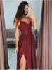 Sexig Split Dark Red Long Prom Dress Graduation Party Elastic Satin Formal för Spaghetti Aftonklänningar