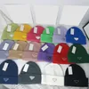 Klassisk lyxig stickad mössa märkesdesigner Beanie Cap för män och kvinnors passform Hattar Unisex 100% Cashmere brev fritid varm Skalle Hatt utomhus mode hög kvalitet