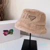 Cappello da pescatore invernale Designer Caps Lettera Berretto da uomo Cappelli di lana Triangolo di lusso Aggiungi cotone Donna Uomo Street Moda casual