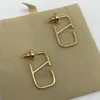 KOBIETA CZARNE KODEKSY PROJEKTOWANIE MODY Casual Ear Studs Luxurys marki Dangler Gold Letters Binedrop Jewelry300o