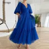 Verngo 2021 Royal Blue Kropkowane Tulle Prom Dresses z kieszeniami Rękawy puffowe V Neck Herbata Długość Vintage Formalne Party Suknie Y0706