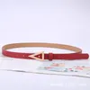 Designer Fashion Belt Vbelt Women039S Imitation Leather PU med kostym kjol tunt bälte netto rött mode creative6597576