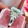 2021 Fashion Big Cubic Zirconia Rings Women Proposal Anello di fidanzamento per fidanzata Commercio all'ingrosso di gioielli di alta qualità
