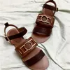 Lyxiga kvinnor Sandaler Slide Fashion Wide Flat Beach Slipper Sandal Flip Flop Canvas Plain Gladiator Tofflor Skor med låda XCB RDGZDB SHS