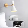 Lâmpada de parede moderna quarto nórdico de cabeceira de cabeceira / branco ajustável sala de estar Aisle villa simples luzes
