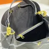 Designers Bucket Bag Embossing Flower Handväska Äkta Läder Axel Väskor Mode Kvinnor Shopping Handväskor