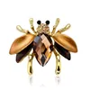 Pins Broches Europa Moda Corsage Bonito Bee Pin Broche Cristal de Swarovskis 2021 Unisex Fit Mulheres e Man230y