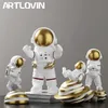 Moderne Decor van het Huis van de astronaut Cijfers Birthday Gift For Man Boyfriend Abstract Standbeeld Fashion Spaceman Sculptures Gold Color 210.811