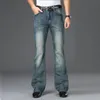 Jeans da uomo Pantaloni svasati da uomo con taglio a stivaletto Pantaloni in denim a vita alta Comodi designer Pantaloni blu casual larghi classici Taglia 28 - 40 da uomo