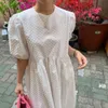 Sommar Korea Ruffles Polka Dot Kvinnor Chiffon Klänningar Kort Puff Sleeve Kvinna Lång Vestidos Lös O-Neck Vit Klänning 210423