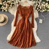 Femmes mode rétro taille haute col carré avec manches longues creux maille crochets robe trapèze élégant Vintage Vestidos R794 210527