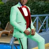 2021 Mint Green Groom Tuxedos Traje de boda 3 piezas (chaqueta + pantalón + chaleco de terciopelo) Fiesta de graduación Cena Fecha Blazers Terno Masculino Traje Homme Slim Fit