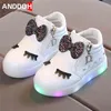 Ragazze Bambini Scarpe incandescenti Scarpe LED per bambini Cute Baby Sneakers luminose Kid casual Sneaker Princess Bow Light up Shoes Krasovki 210326