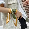 2021女性ファッションリボンシルクスカーフ美しいプリントガールネッカーチェのヘッドスカーフバッグハンドルラップサムールネックスカーフ
