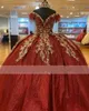 الظلام الأحمر الترتر الكرة بثوب فساتين quinceanera مع الذهب الرباط الرسمي حفلة موسيقية أثواب التخرج الدانتيل يصل الأميرة الحلو 15 16 اللباس vestidos