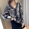 Moda Vintage Blusas Mulheres Casual V Neck Sexy Lace Camisa de Manga Longa Impressão Plus Size Escritório Senhoras Tops Femme 12285 210512