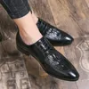 Chaussures Men Light Gentleman Designer de haute qualité marque de personnalité masculine Oxford Nouveau 2024 Cuir décontracté confortable B