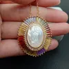 YYGEM Collana con pendente ovale con micro pavé di conchiglia bianca in stile religioso della Vergine Maria Arcobaleno CZ