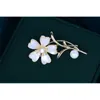 Korea Style Shell Flower Brosch 2021 Eleganta Lapel Pins Luxury Pearl Bloom Petal Brosches Pin Brand Smycken Tillbehör