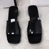 Vrouwen Slippers Dikke Bodem Sandalen Chunky Rubber Slides Platform Alfabet Dame Slipper Heldere lederen Hak Sandaal Mode Strand Schoenen maat 35-40