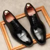 Zapatos Oxford para hombre, marrón, negro, estilo clásico, vestido Formal para hombre, oficina de negocios, boda, cordones, cabeza redonda, zapatos Brogue de cuero para hombre