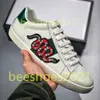 Homem Itália Bee Caminhada Sapato Baixo Feminino Tigre Cobra Verde Listras Vermelhas Casal Bordado Moda Tênis Chaussures B24