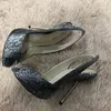 tacones altos de piel de serpiente negros