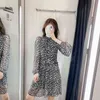 Las mujeres imprimen el vestido de malla de moda transparente de manga larga Mini es Stand Collar Vintage plisado Lady Vestido Muje 210515