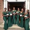 2021 어두운 녹색 아프리카 숄더 새틴 인어 신부 들러리 드레스 긴 러프 플러스 사이즈 웨딩 게스트 가운의 하녀의 하녀 vestidos