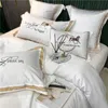 高級白サテンシルクコットンナイトホース刺繍寝具セットダブル布団カバーベッドリネンフィットシートピローケース210615