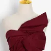 Twotwinstyl asymmetrisk bowknot klänning för kvinnor strapless backless hög midja slit vintage kvinnlig sommar mode 210520