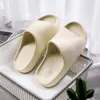Intérieur confortable pantoufles douces hommes femmes antidérapant salle de bain maison chaussures plat EVA semelle épaisse sandales Slide 210622