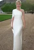 Elegante weiße One-Shoulder-Hülle Lange Abendkleider Satin Reißverschluss Split Sleeve 2021 neue Abendkleider Sommer Abendkleid Robe De Soiree