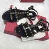 Sandals Designer de luxe Rivets Big Bowknot Beach Femininas Sandale Flat Jelly 35-40