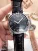 古典的な男性の自動メカニカルサファイア銀のステンレス鋼3日間の明るい1950スポーツウォッチブルーブラックレザーの腕時計
