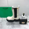 2021 Botas de couro de pneu Plataforma de cor de doces Mulheres Chelsea Bota Curta Top Designer Senhoras Outono Inverno Grosso Sole O tornozelo Tamanho do espólio 35-40